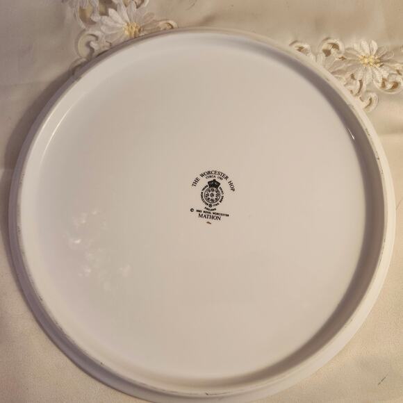 Royal Worcester The Worcester Hop Mathon Cake Plate 12" Raised Base 1965 England - Picture 8 of 9